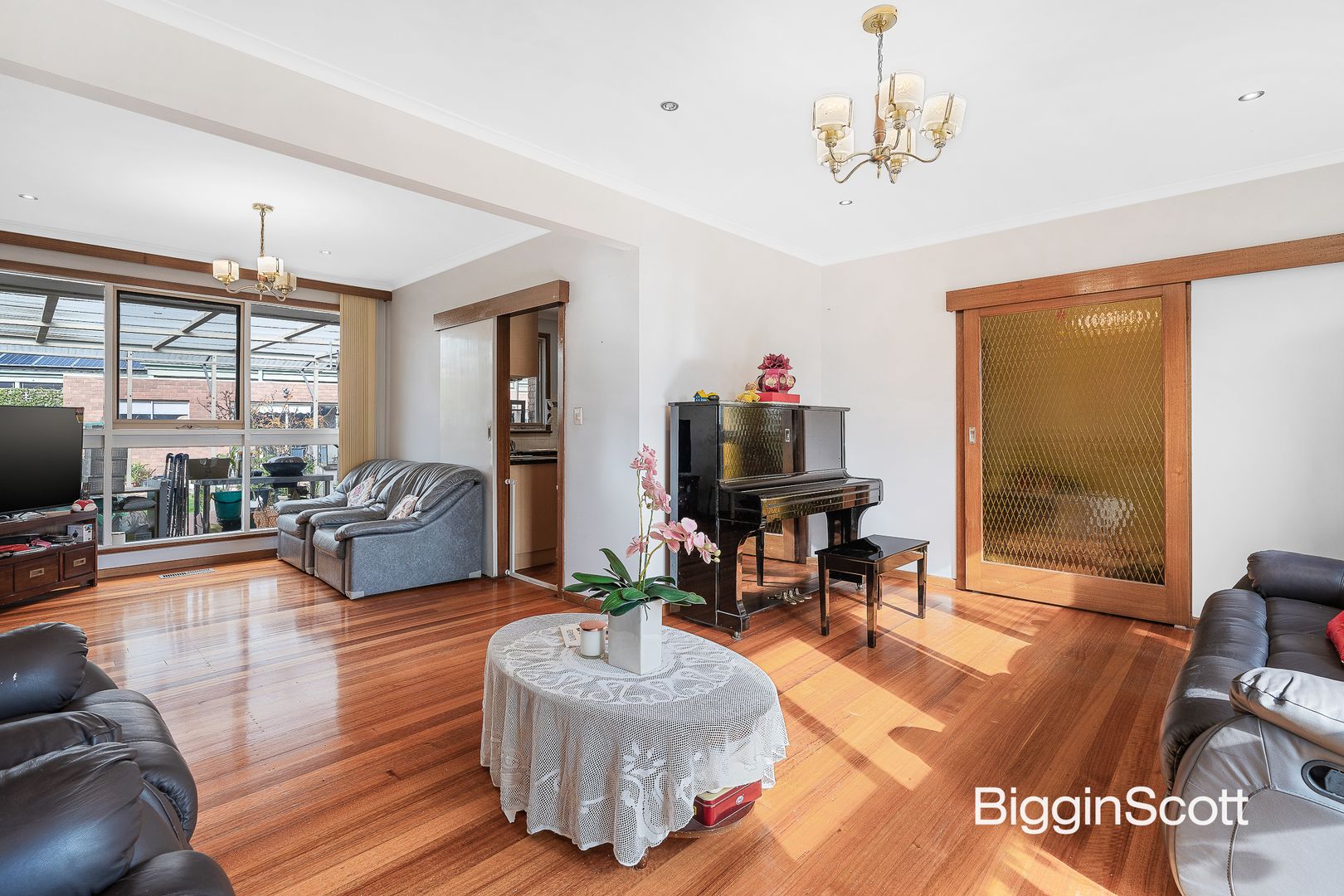 252 Gallaghers Road, Glen Waverley VIC 3150, Image 2