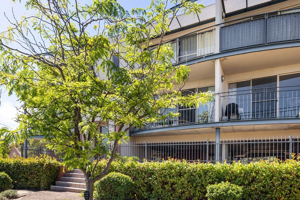 2 bedrooms Apartment / Unit / Flat in 4/2 Ranken Place BELCONNEN ACT, 2617