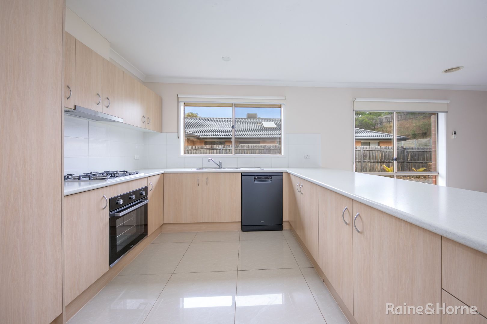 146 Phillip Drive, Sunbury VIC 3429, Image 2