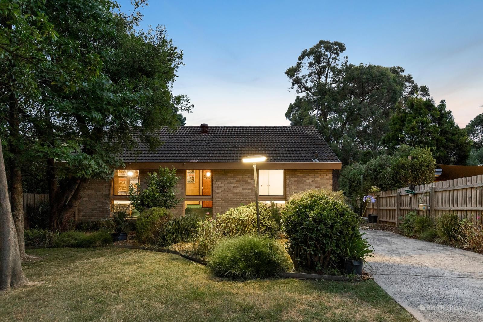 3 bedrooms House in 2 Selwyn Court TEMPLESTOWE VIC, 3106