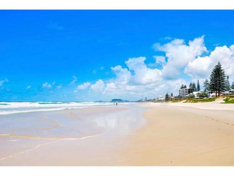 49 Hedges Ave, Mermaid Beach QLD 4218, Image 2