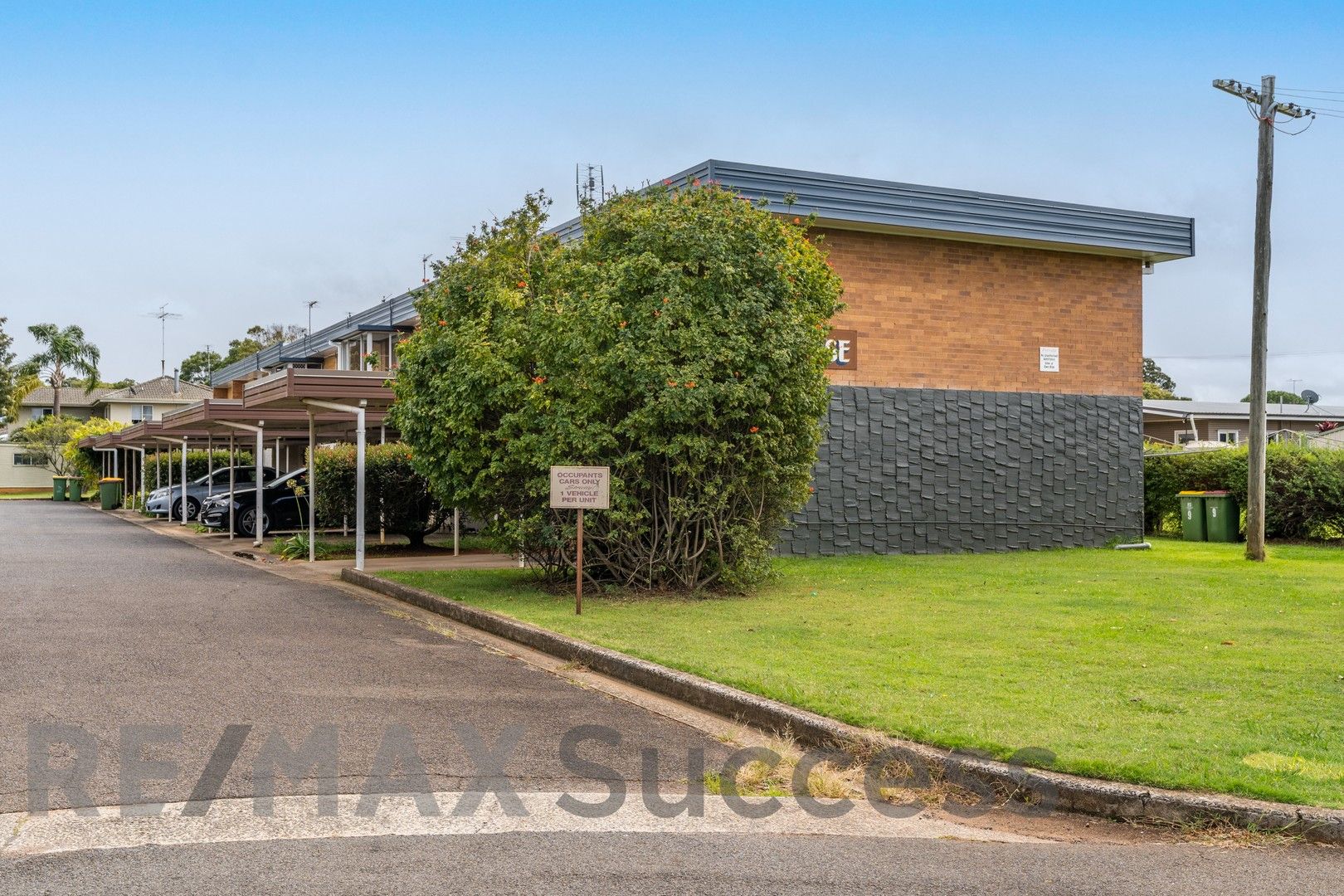 2/9 Whitefriars Street, Rockville QLD 4350, Image 0