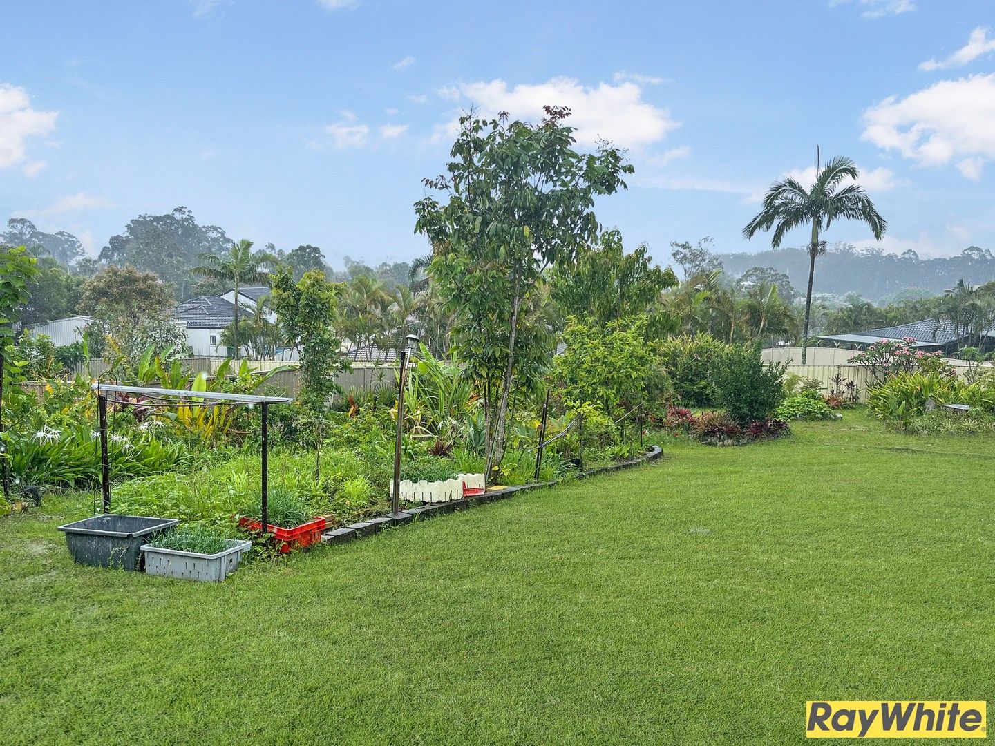 4 bedrooms House in 8 Breakspear Road MOLENDINAR QLD, 4214