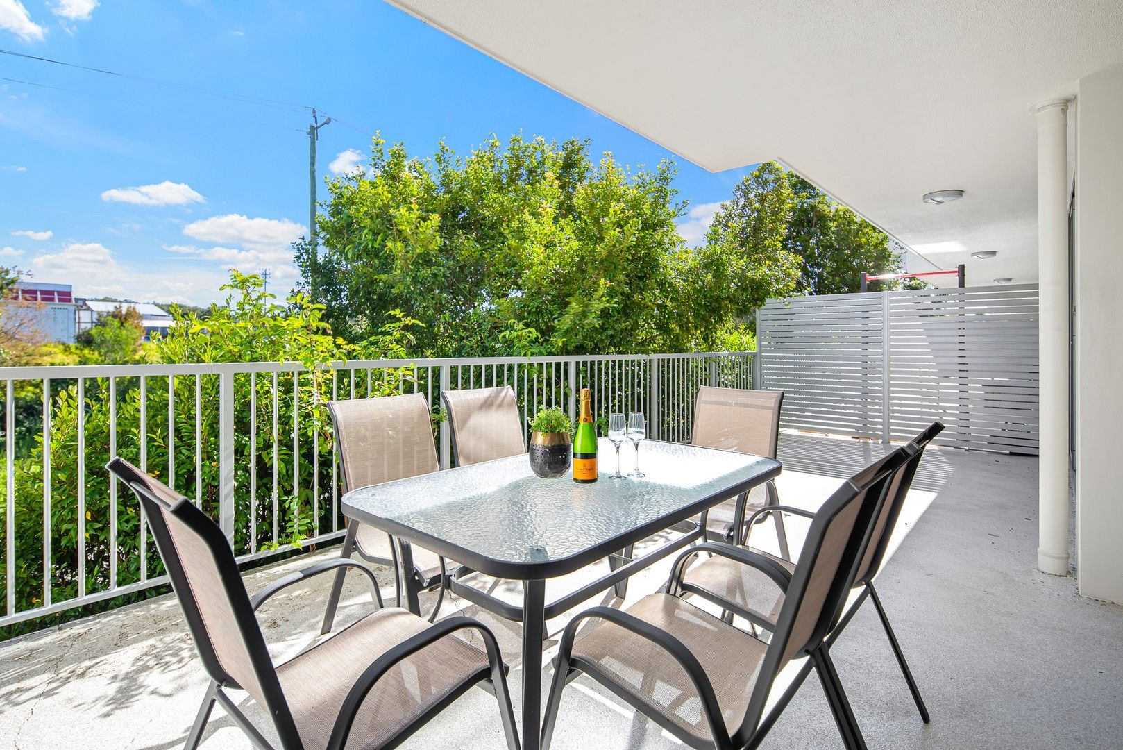 2 bedrooms Apartment / Unit / Flat in 6/154 Musgrave Avenue SOUTHPORT QLD, 4215