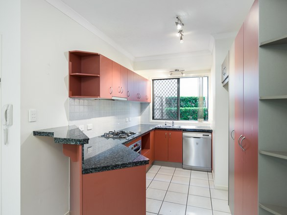 4/34 Douglas Street, Greenslopes QLD 4120