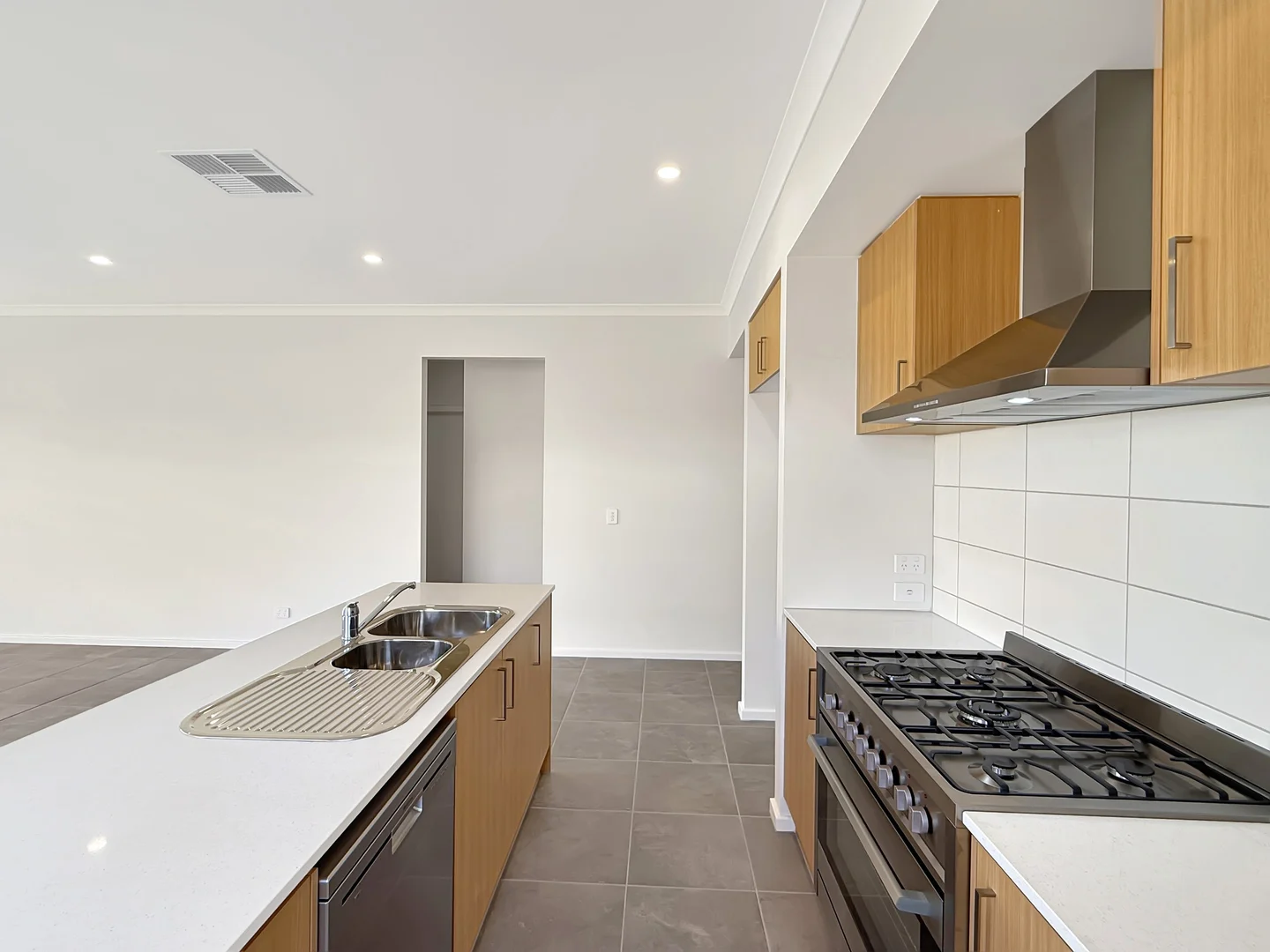 Additional image 4 of 24 Wallaloo Drive, Eynesbury VIC 3338