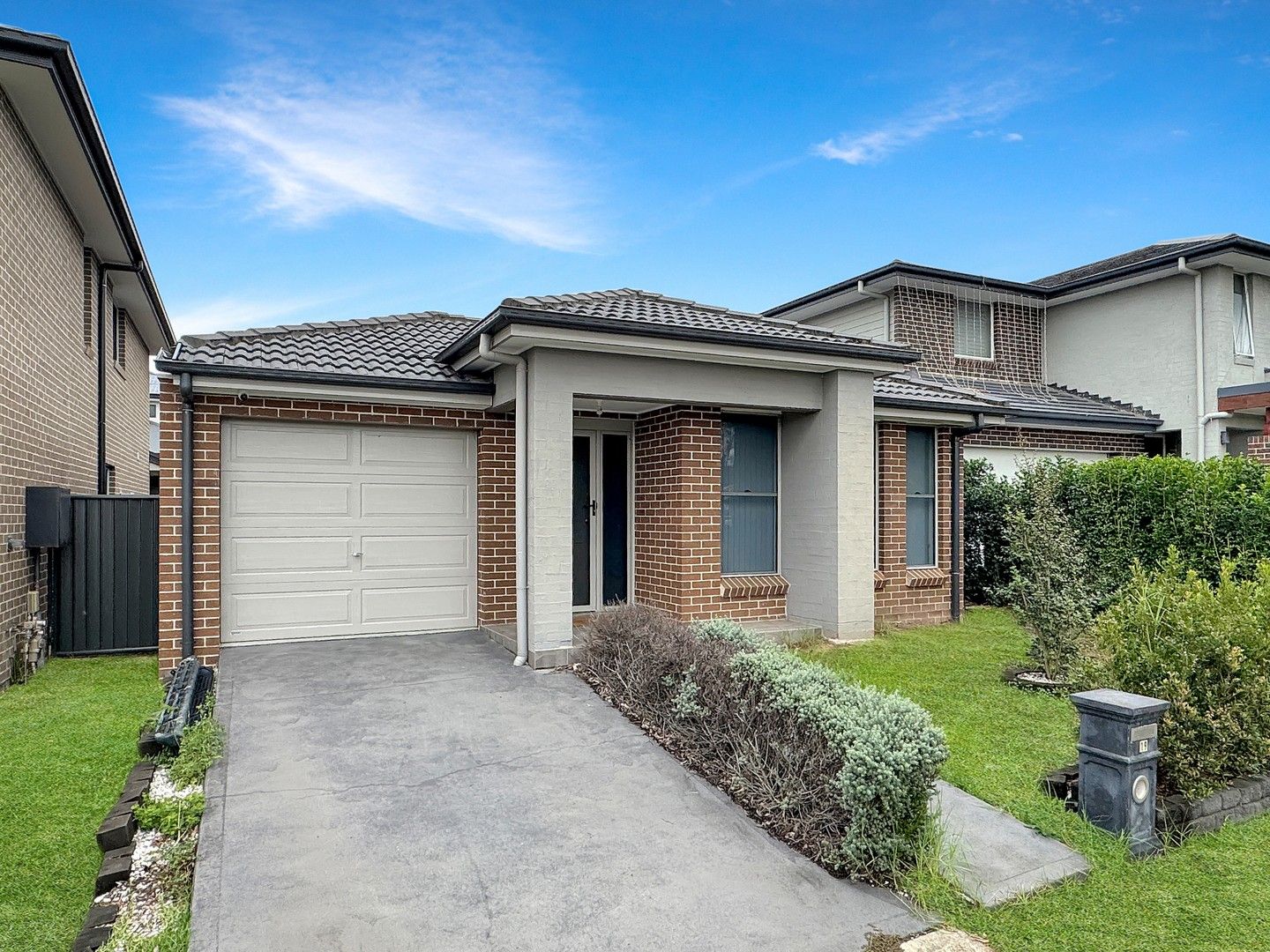 4 bedrooms House in 19 Bivouac Street JORDAN SPRINGS NSW, 2747
