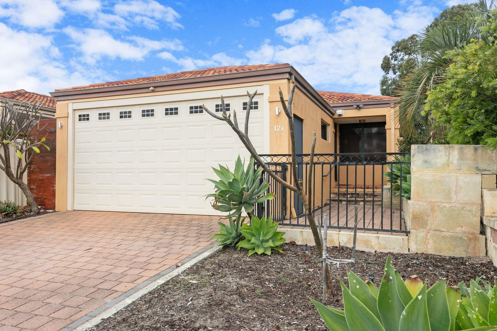 3 bedrooms House in 12a Rokebury Way MORLEY WA, 6062