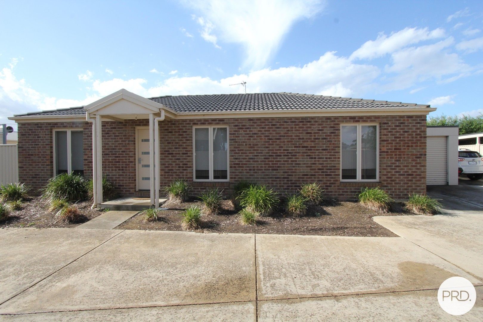 3 bedrooms Townhouse in 2/261 Albert Street SEBASTOPOL VIC, 3356