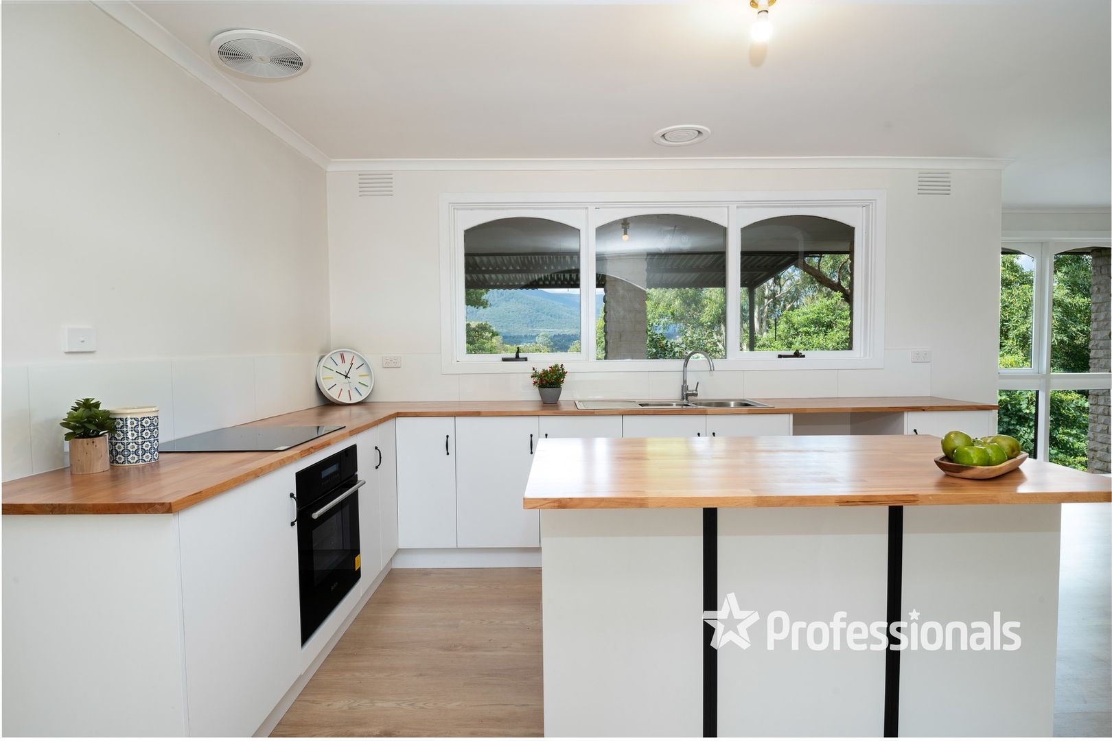 20 Scenic Drive, Launching Place VIC 3139 Domain