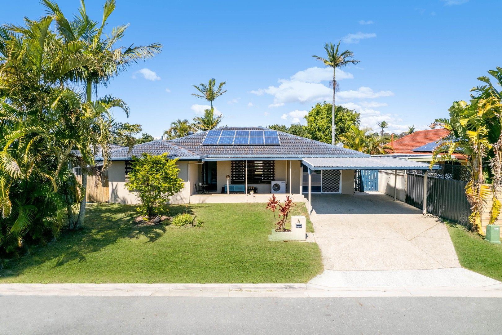 4 bedrooms House in 4 Satinwood Place PALM BEACH QLD, 4221