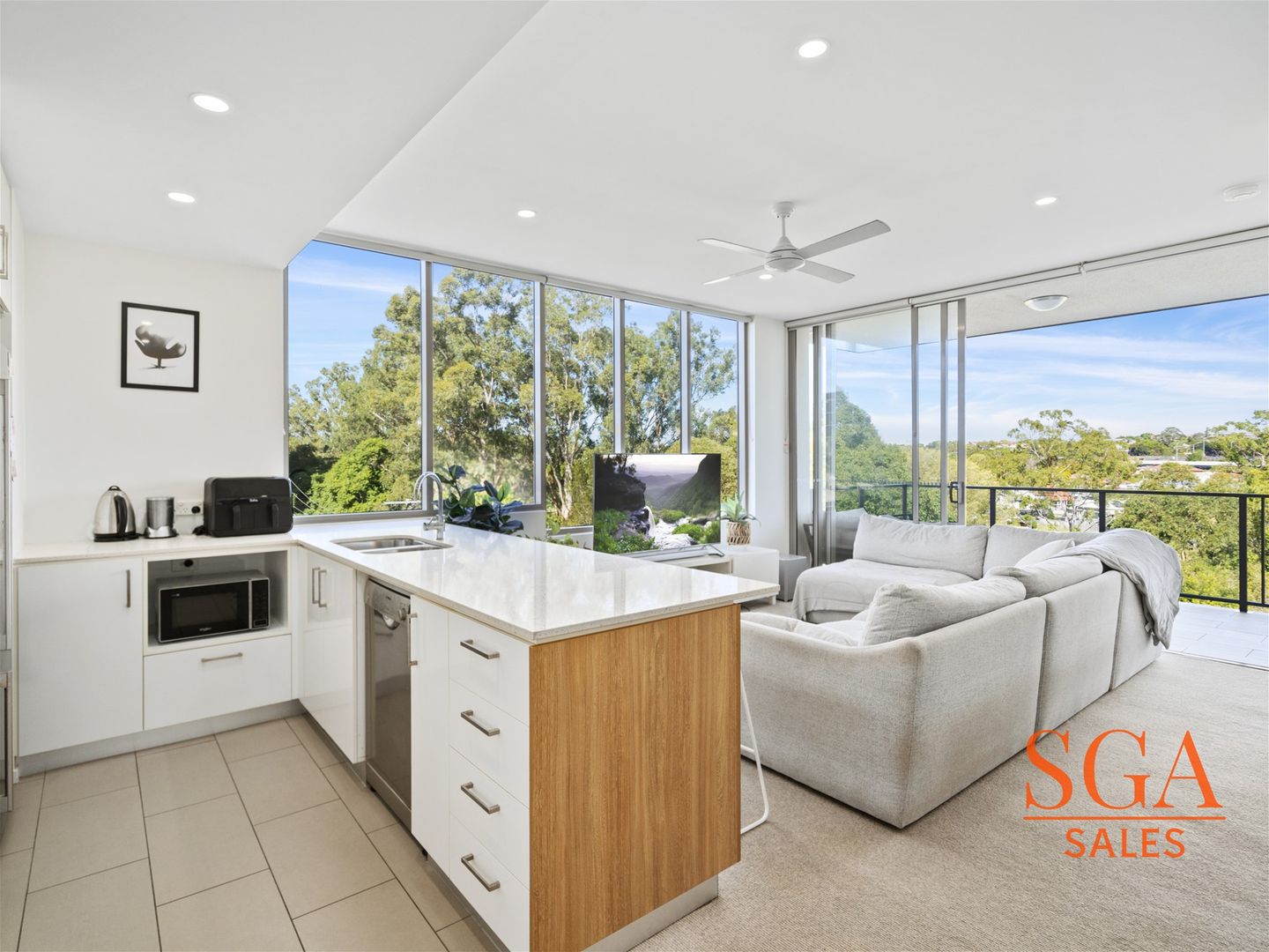 401/54 Lincoln St, Greenslopes QLD 4120, Image 2