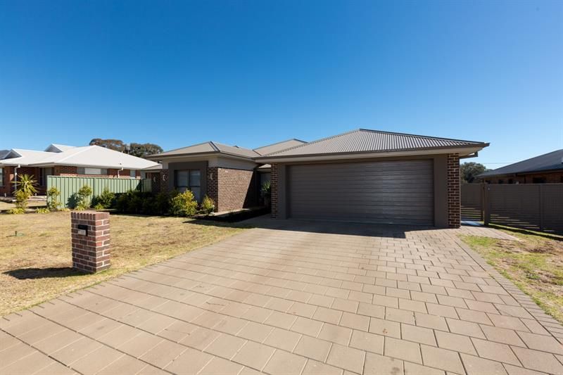 27 Lincoln Pkwy, Dubbo NSW 2830, Image 0