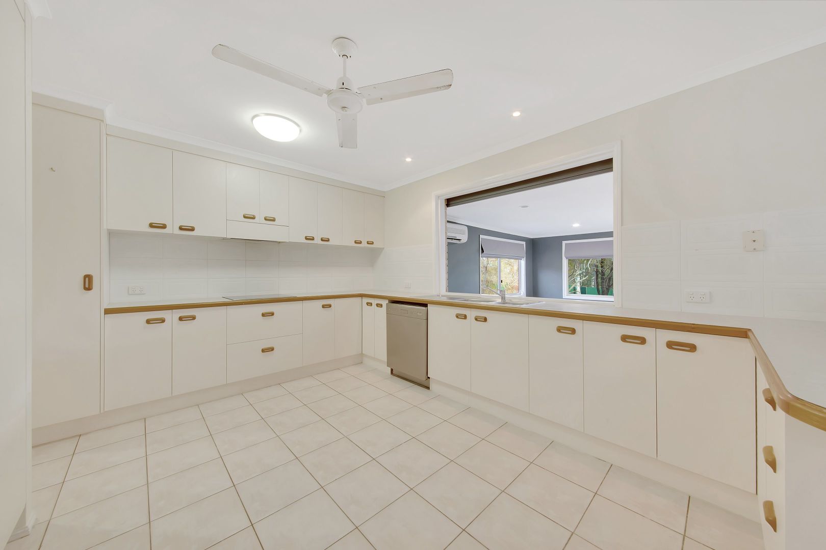 27 Aluminium Drive, Tannum Sands QLD 4680, Image 1