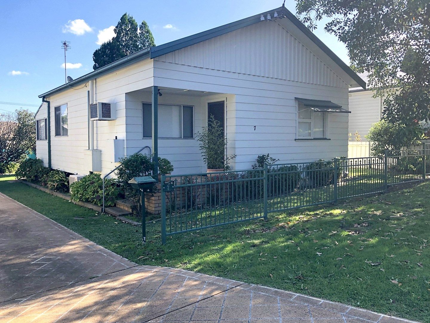 2 bedrooms House in 7 Harrison Street CARDIFF NSW, 2285