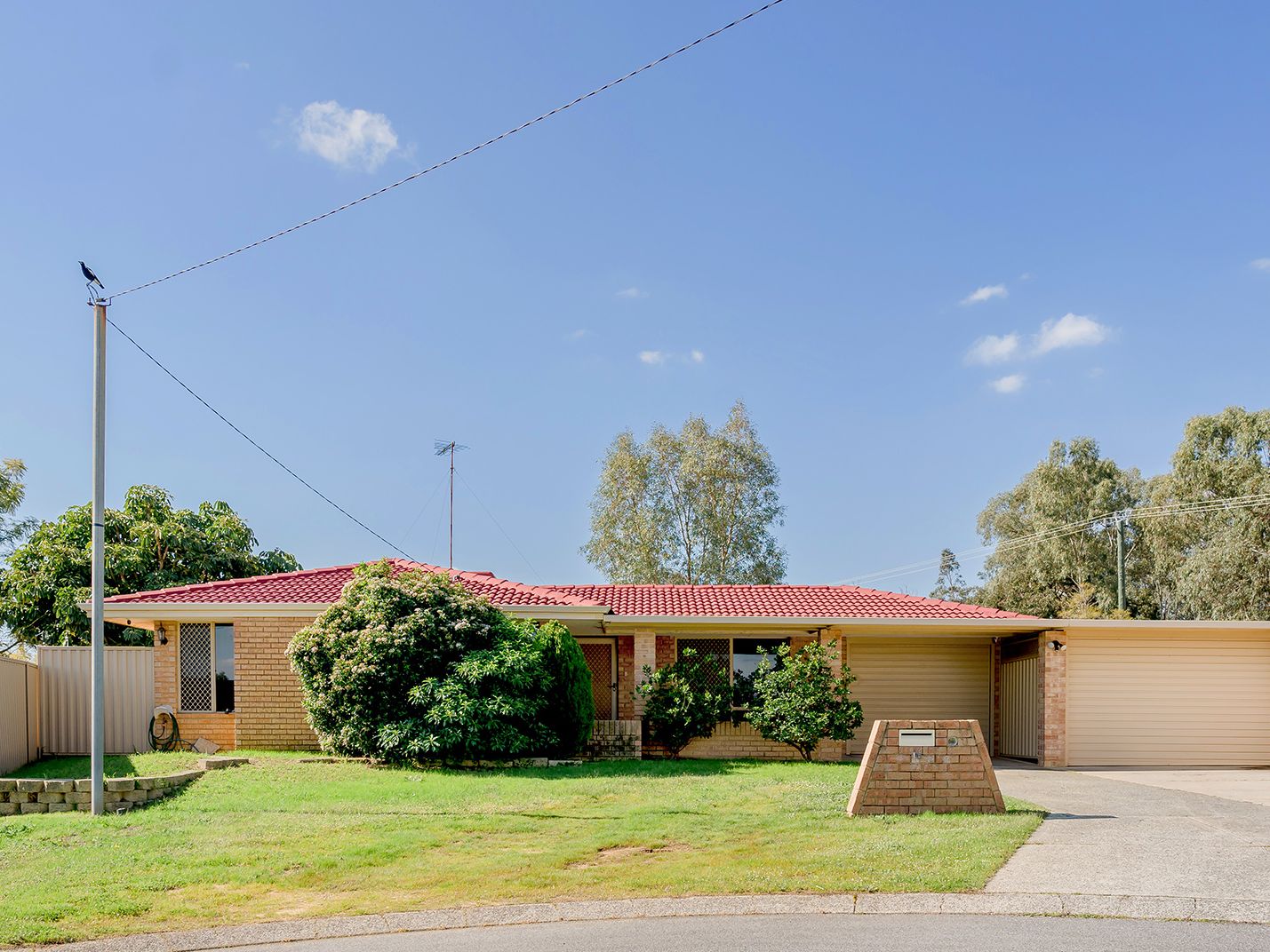 16 Brixey Court, Armadale WA 6112