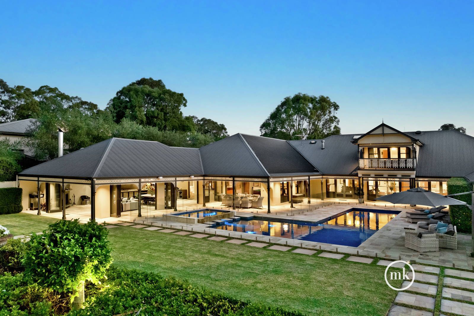 6 bedrooms House in 7 Roseburn Court LOWER PLENTY VIC, 3093