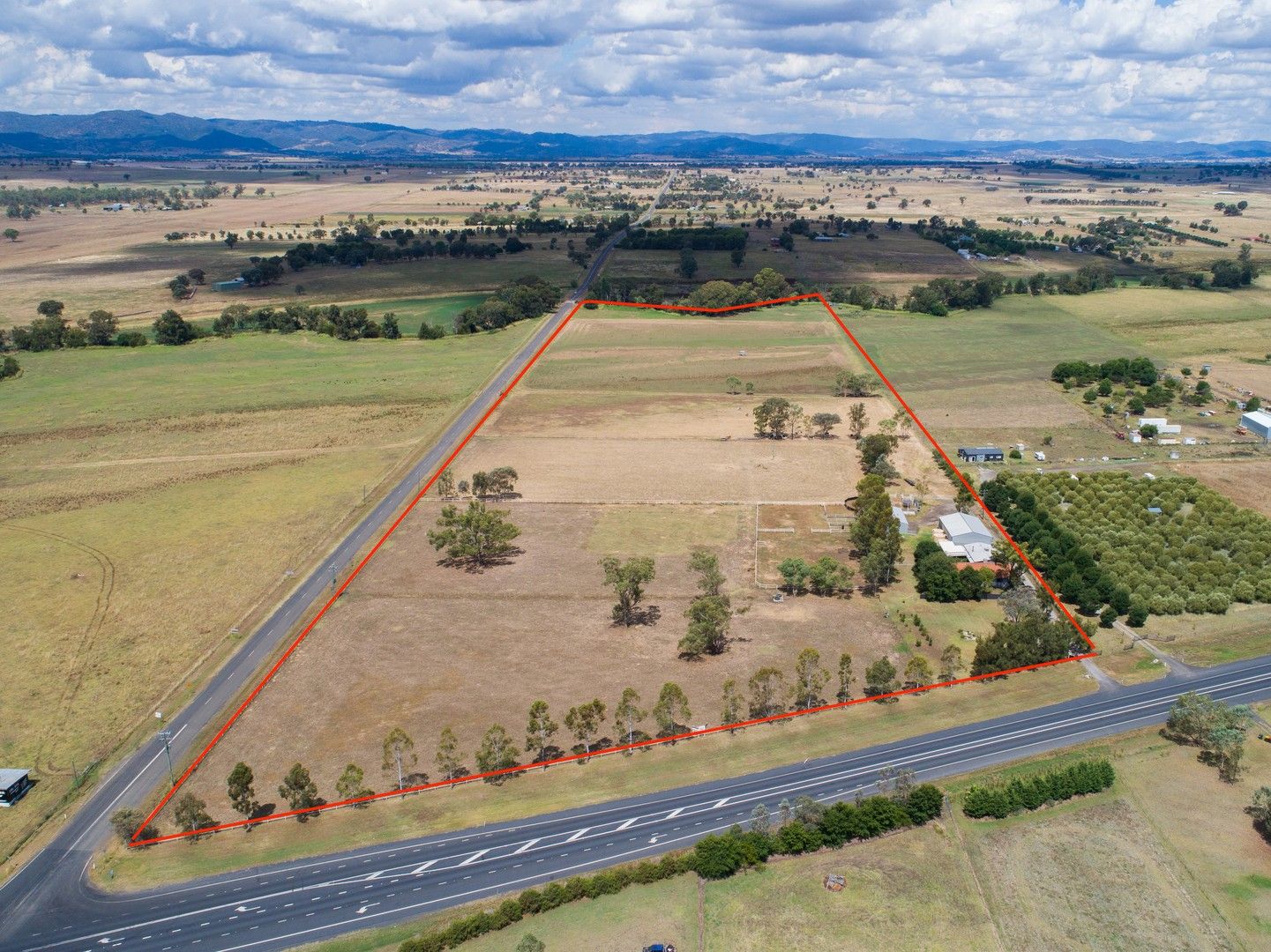 6 bedrooms Specialist Farm in Munbilla Park 14670 Goonoo Goonoo Road KINGSWOOD NSW, 2340