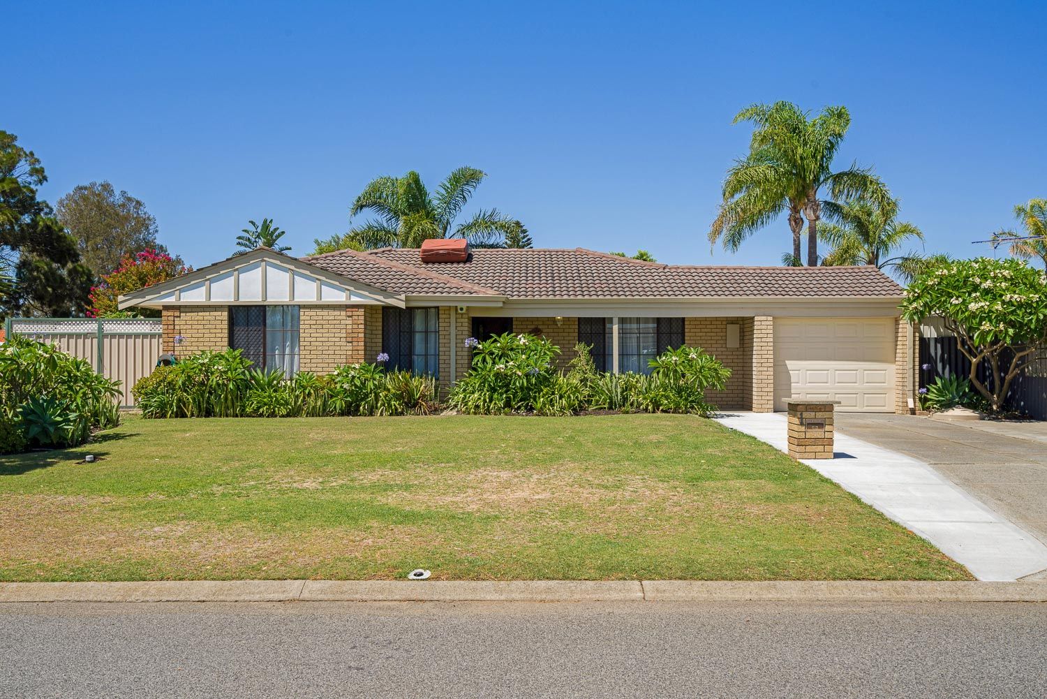 3 bedrooms House in 1 Jaugle Place WAIKIKI WA, 6169