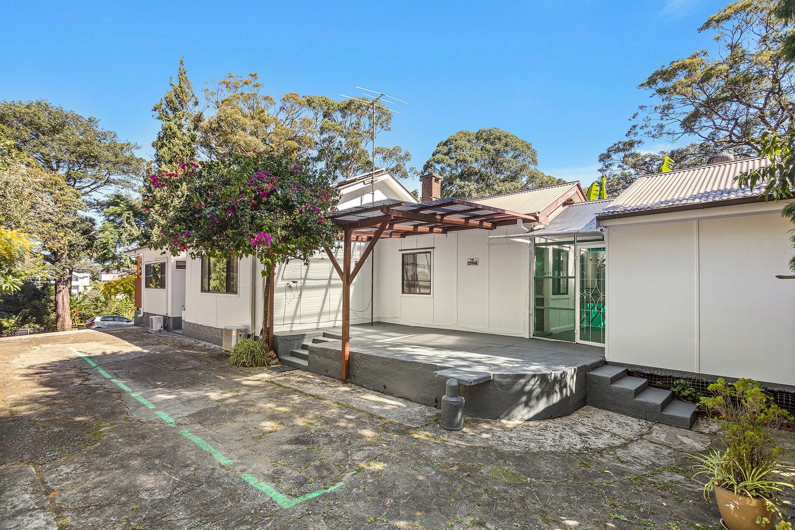 1 bedrooms Villa in 2/18 Pass Avenue THIRROUL NSW, 2515