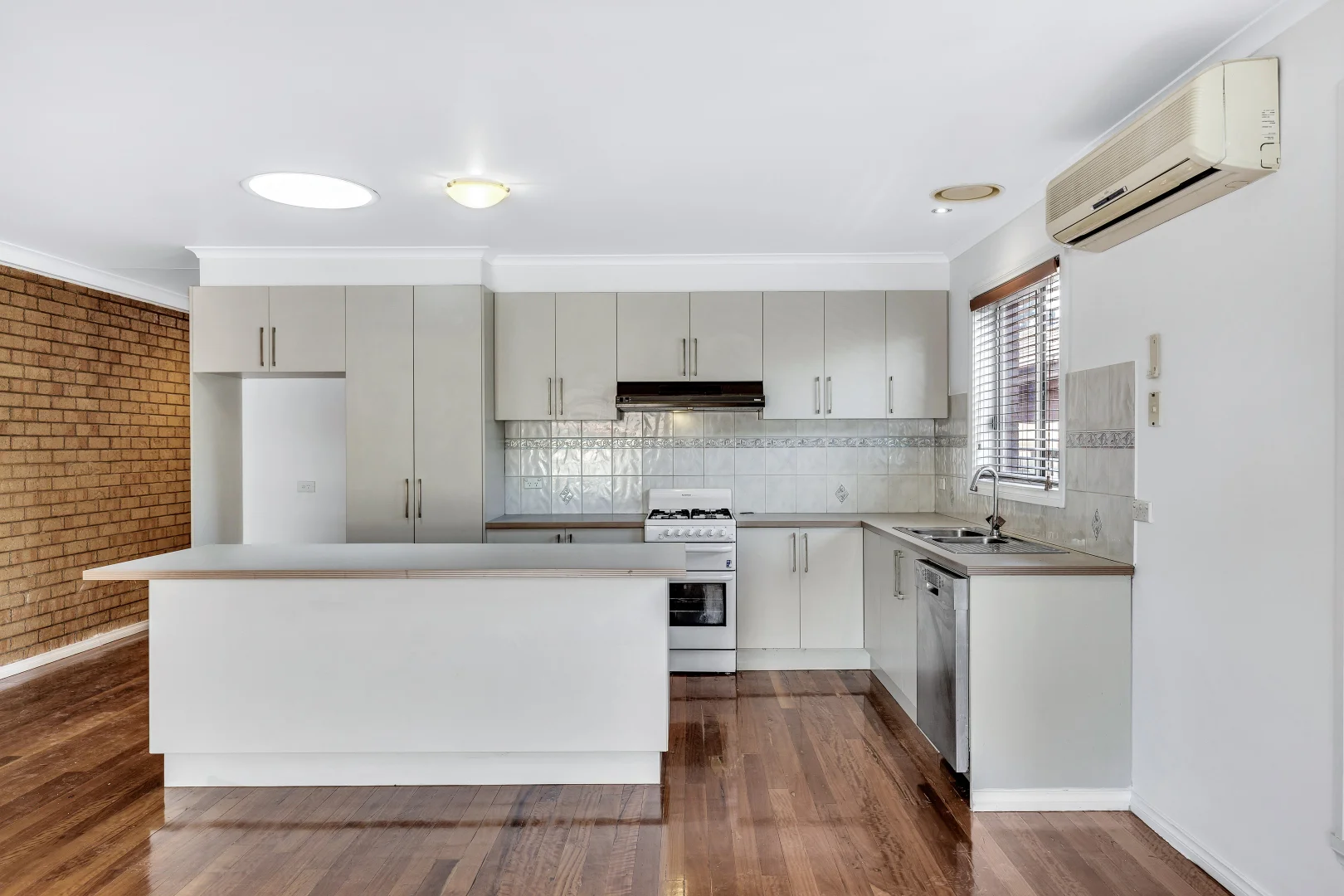 Additional image 2 of 2/17 Pickworth Drive, Mill Park VIC 3082