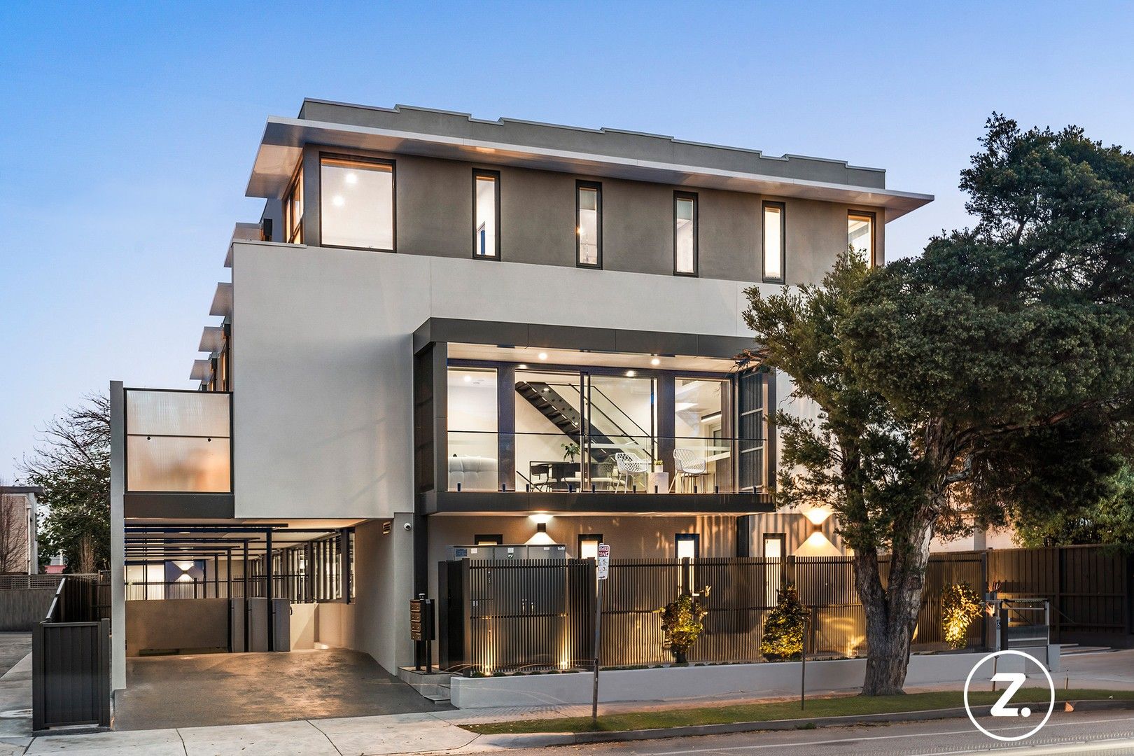 4 bedrooms Townhouse in 2/146 Glen Huntly Road ELWOOD VIC, 3184