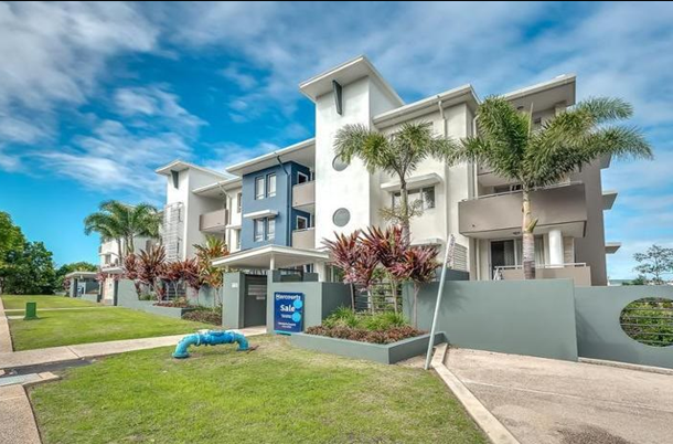 2/11 Promenade Avenue, Robina QLD 4226