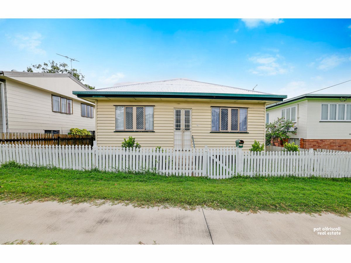 2 bedrooms House in 216 Denham Street THE RANGE QLD, 4700