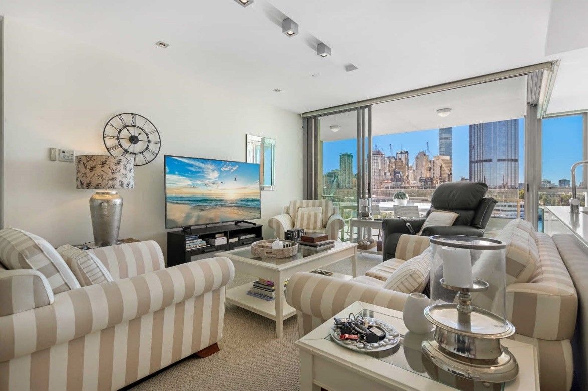 1008/161 Grey Street, South Brisbane Property History & Address