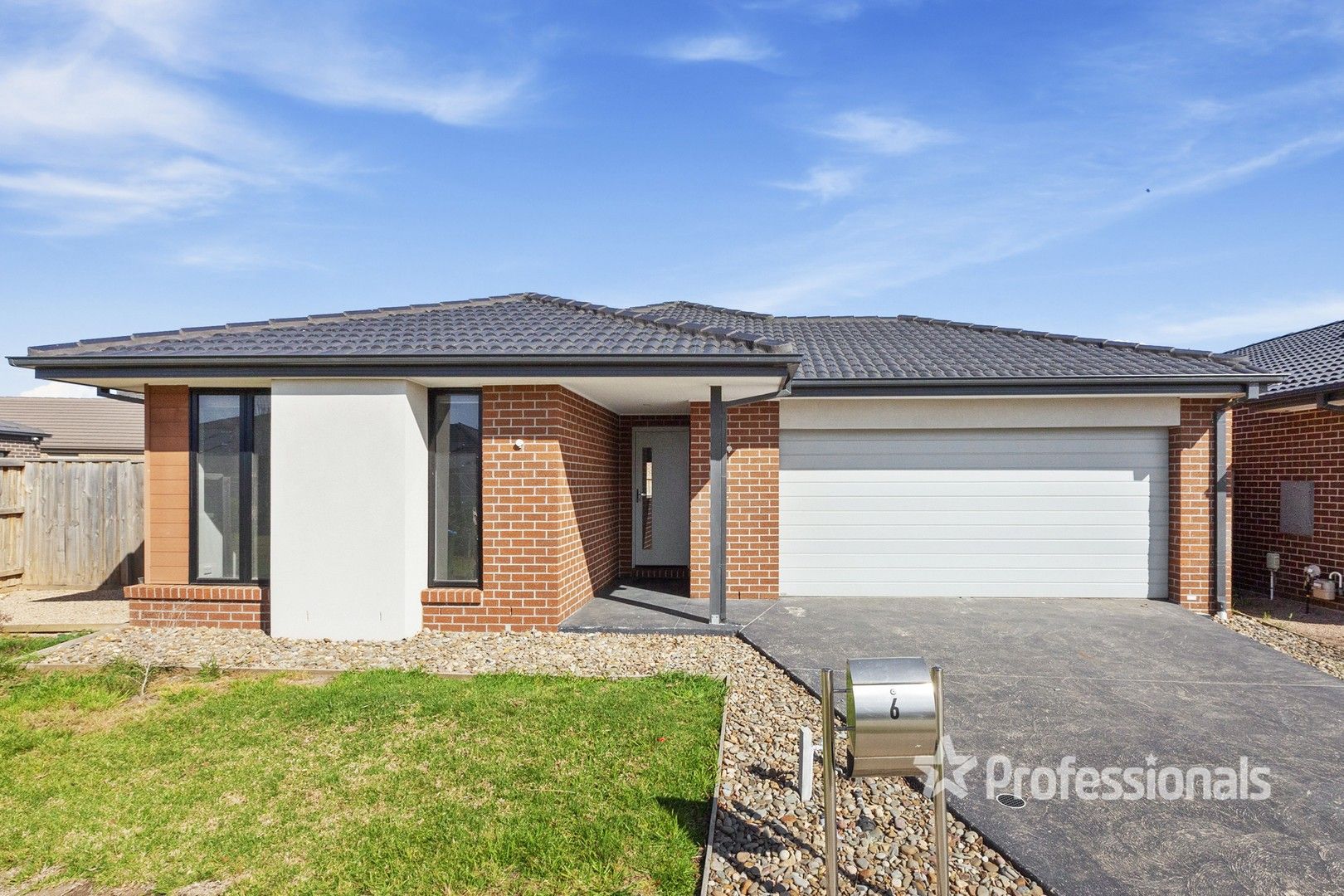 5 bedrooms House in 6 Coomurra Place WERRIBEE VIC, 3030
