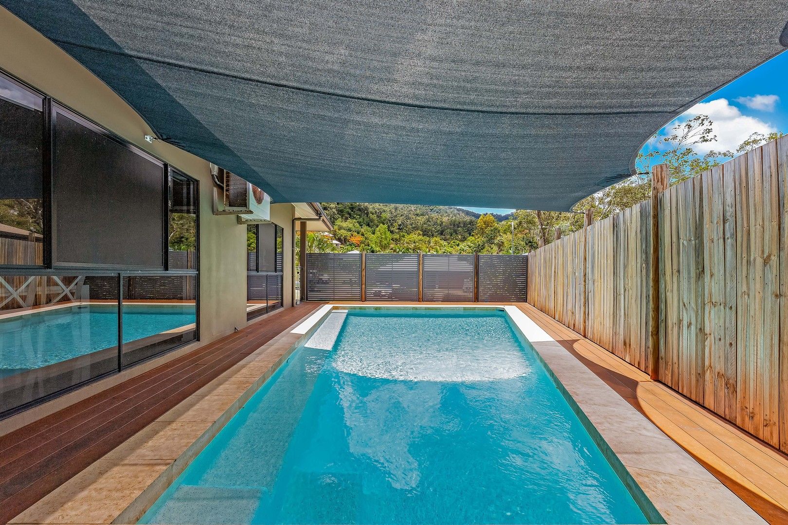 4 bedrooms House in 55 Jones Road CANNONVALE QLD, 4802