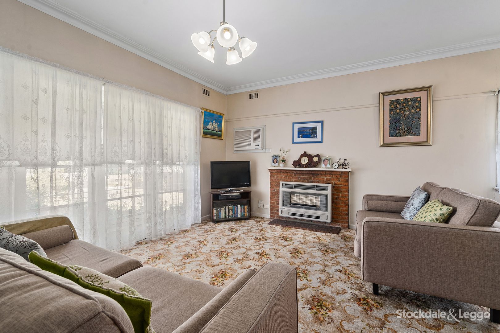 10 Curie Avenue, Oak Park VIC 3046, Image 2