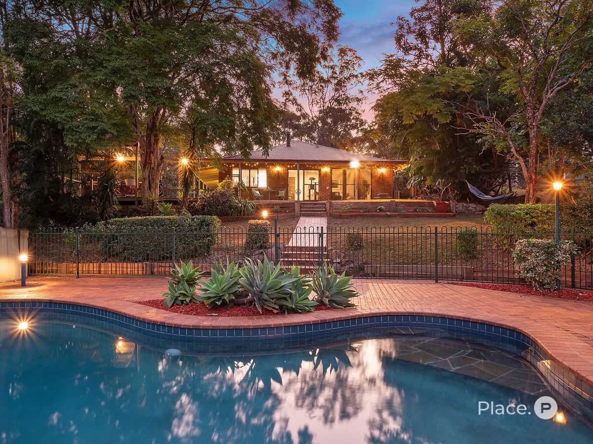 5 bedrooms House in 36 Glen Ruther Court MOUNT CROSBY QLD, 4306