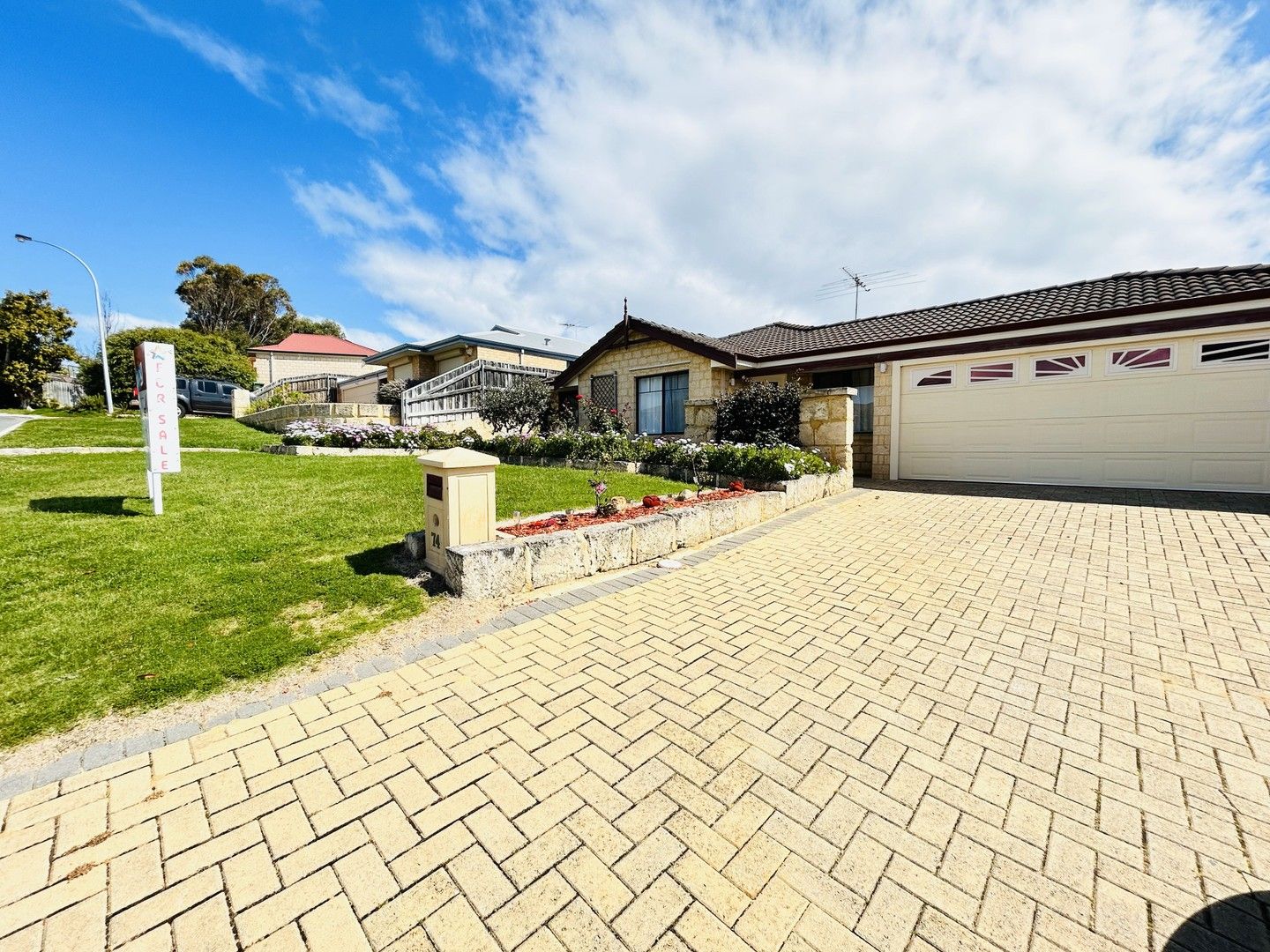 4 bedrooms Apartment / Unit / Flat in 74 Waring Green CLARKSON WA, 6030