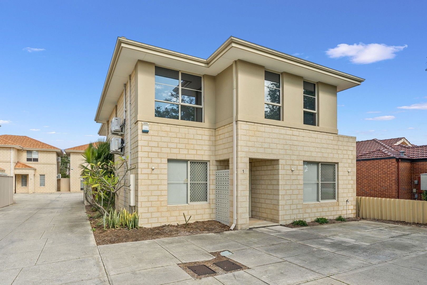 4 bedrooms Townhouse in 1/88 Kooyong Road RIVERVALE WA, 6103