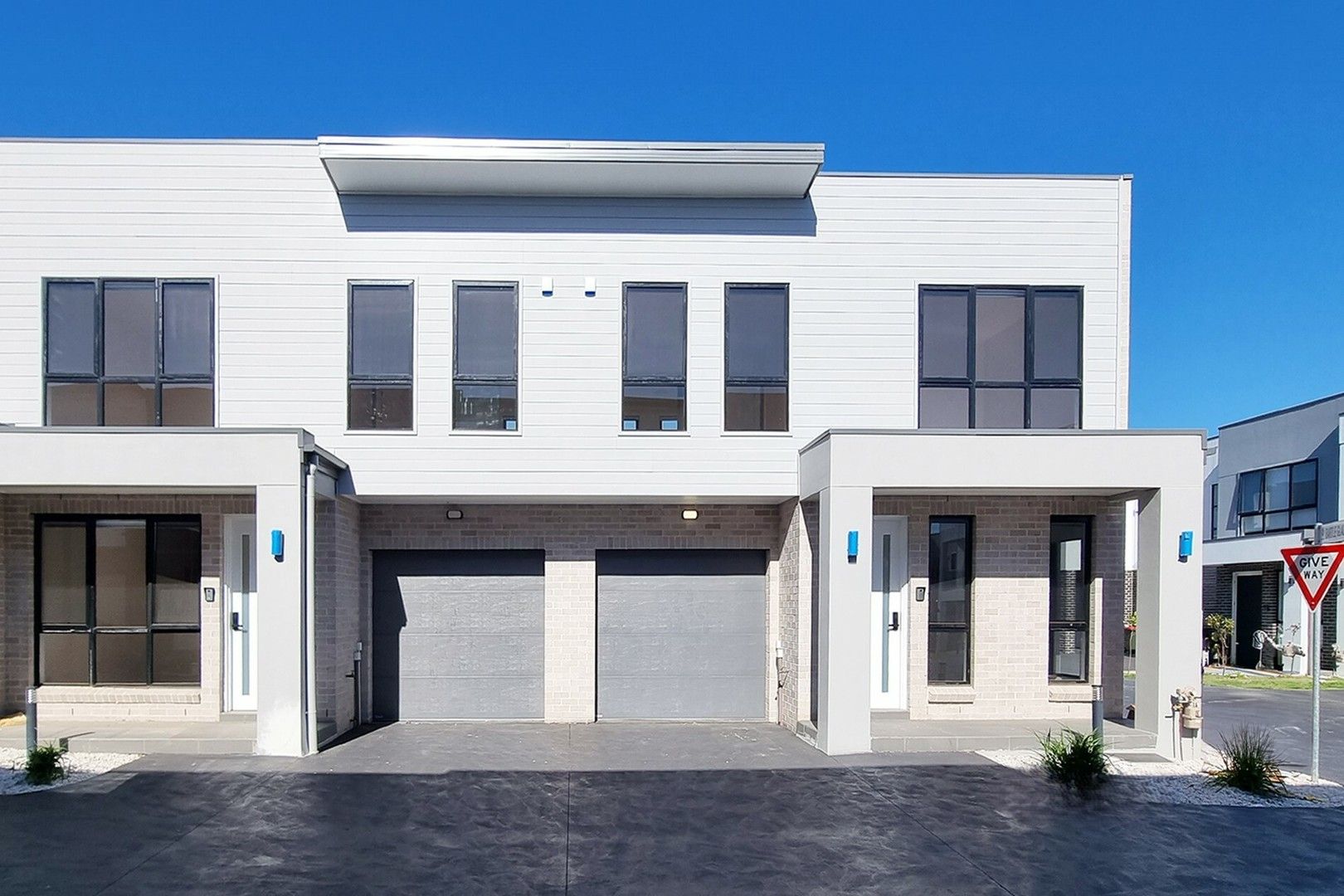 3 bedrooms Townhouse in 37 Cribbin St MARSDEN PARK NSW, 2765