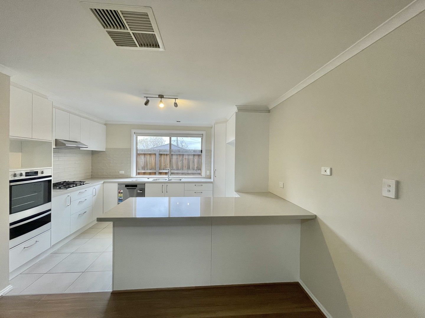 3 bedrooms House in 2 Roff Court ALTONA MEADOWS VIC, 3028