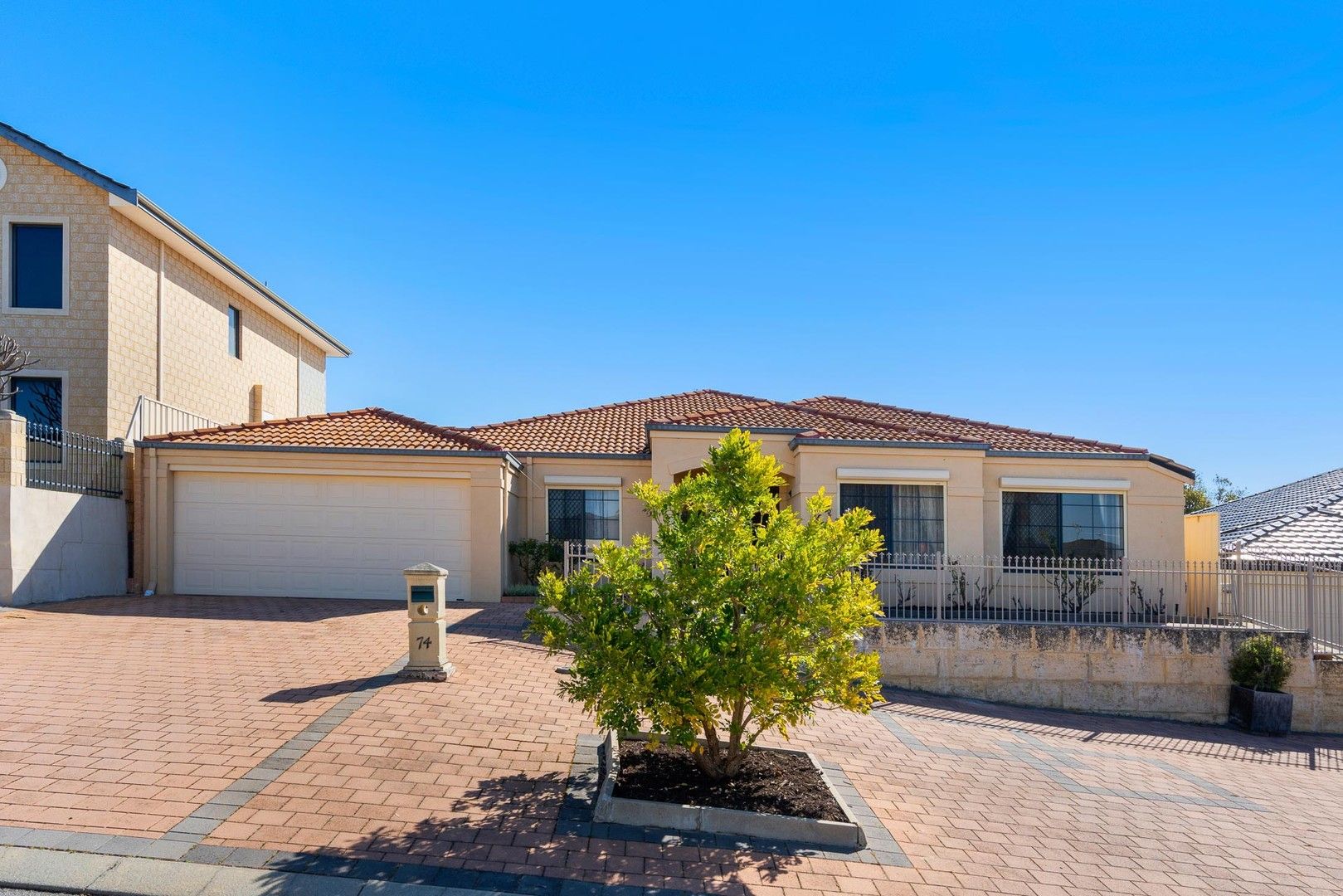 4 bedrooms House in 74 Forillion Avenue BIBRA LAKE WA, 6163