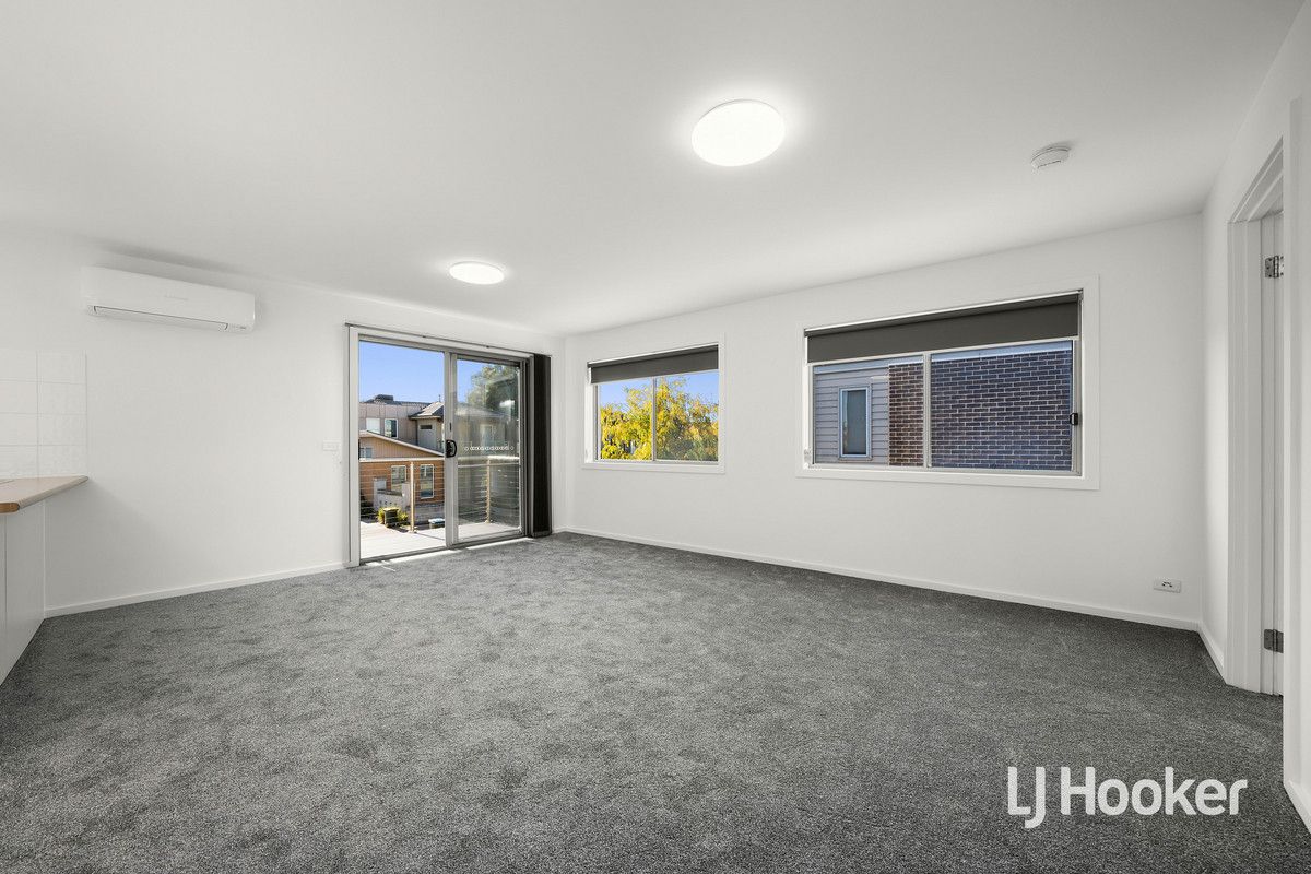 29 Findon Court, Point Cook VIC 3030, Image 2