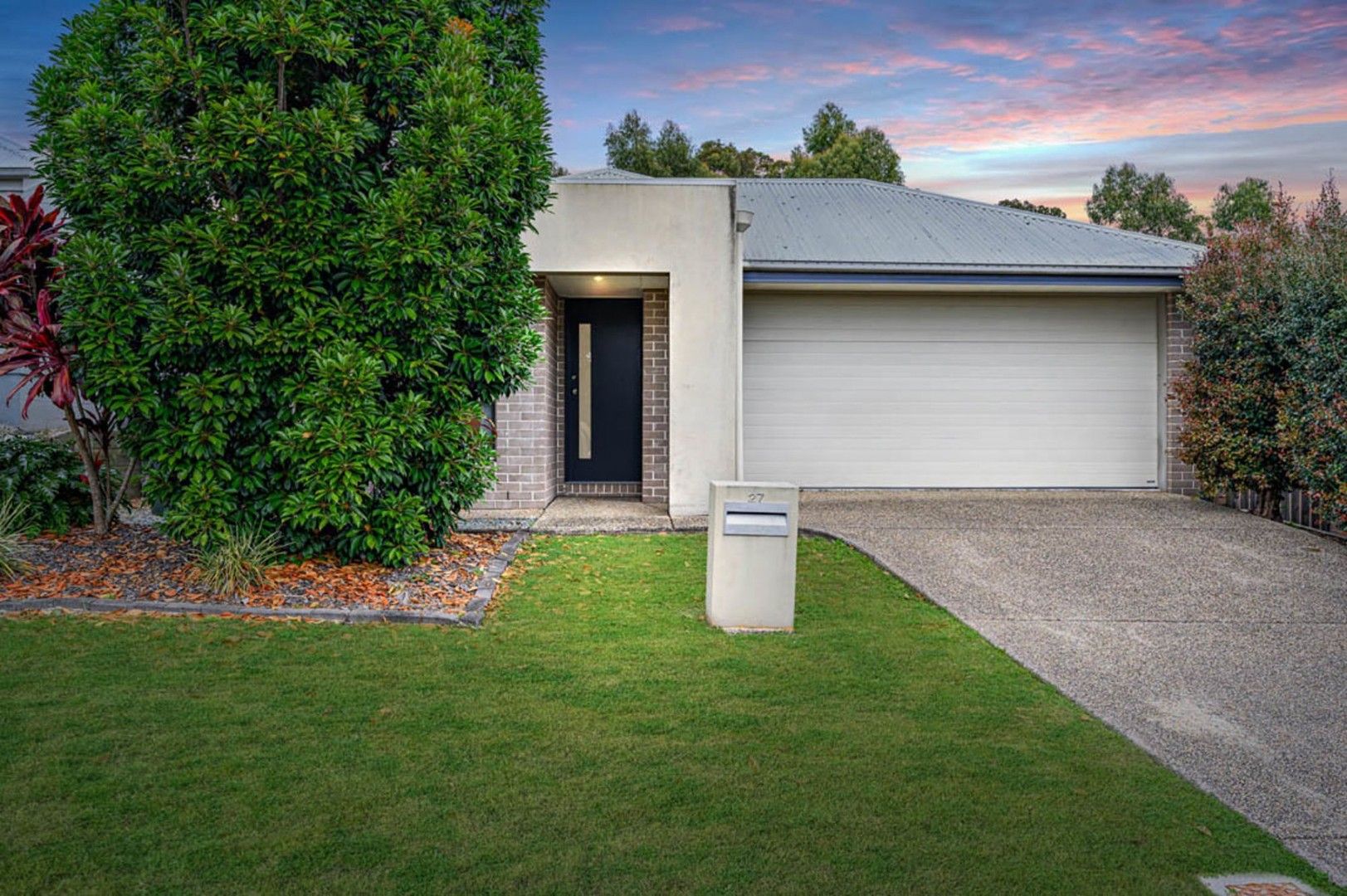 4 bedrooms House in 27 Burdekin Cct WARNER QLD, 4500