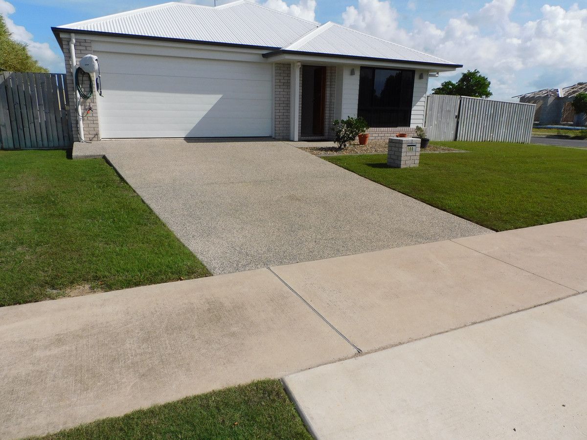 4 bedrooms House in 100 Commander Parade BUCASIA QLD, 4750