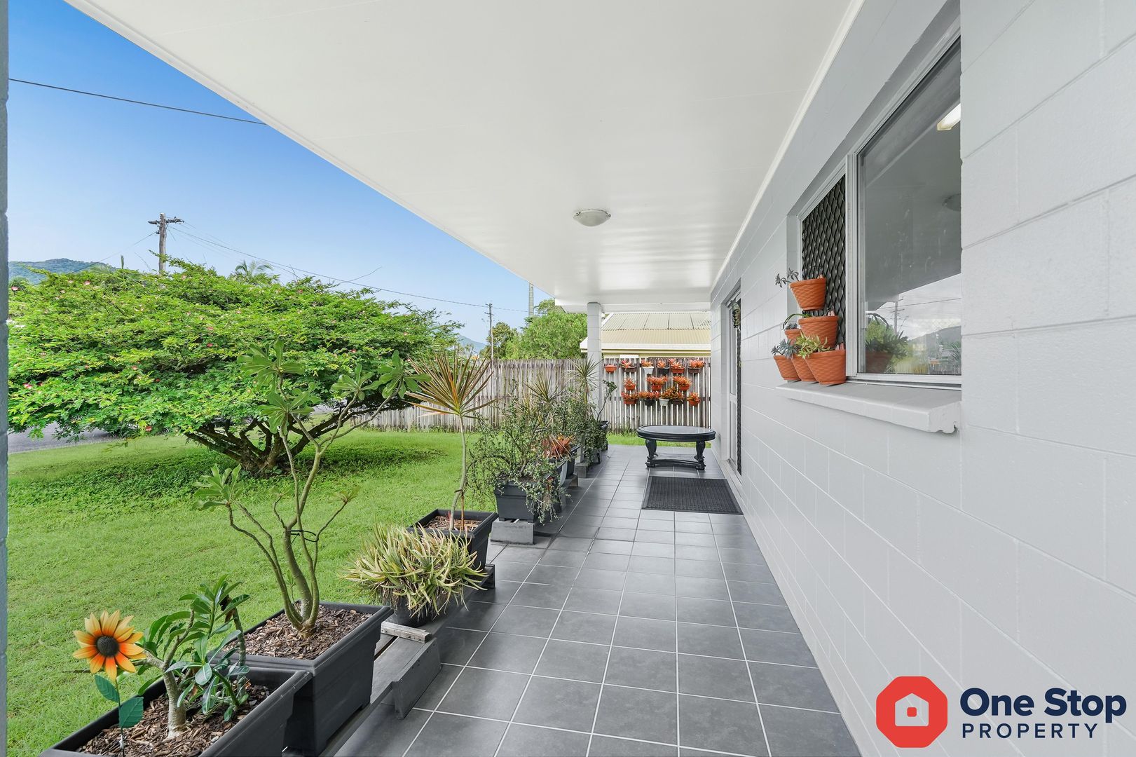 2 Veivers Close, Westcourt QLD 4870, Image 1