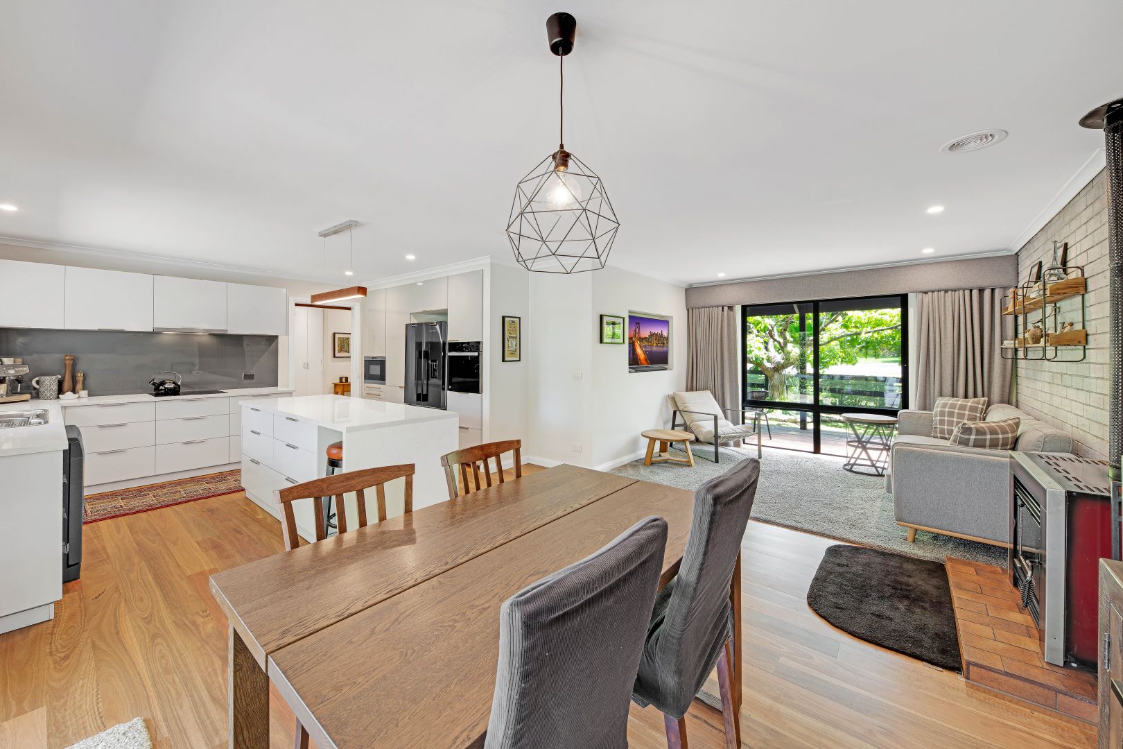 2 Showers Avenue, Bright VIC 3741, Image 2