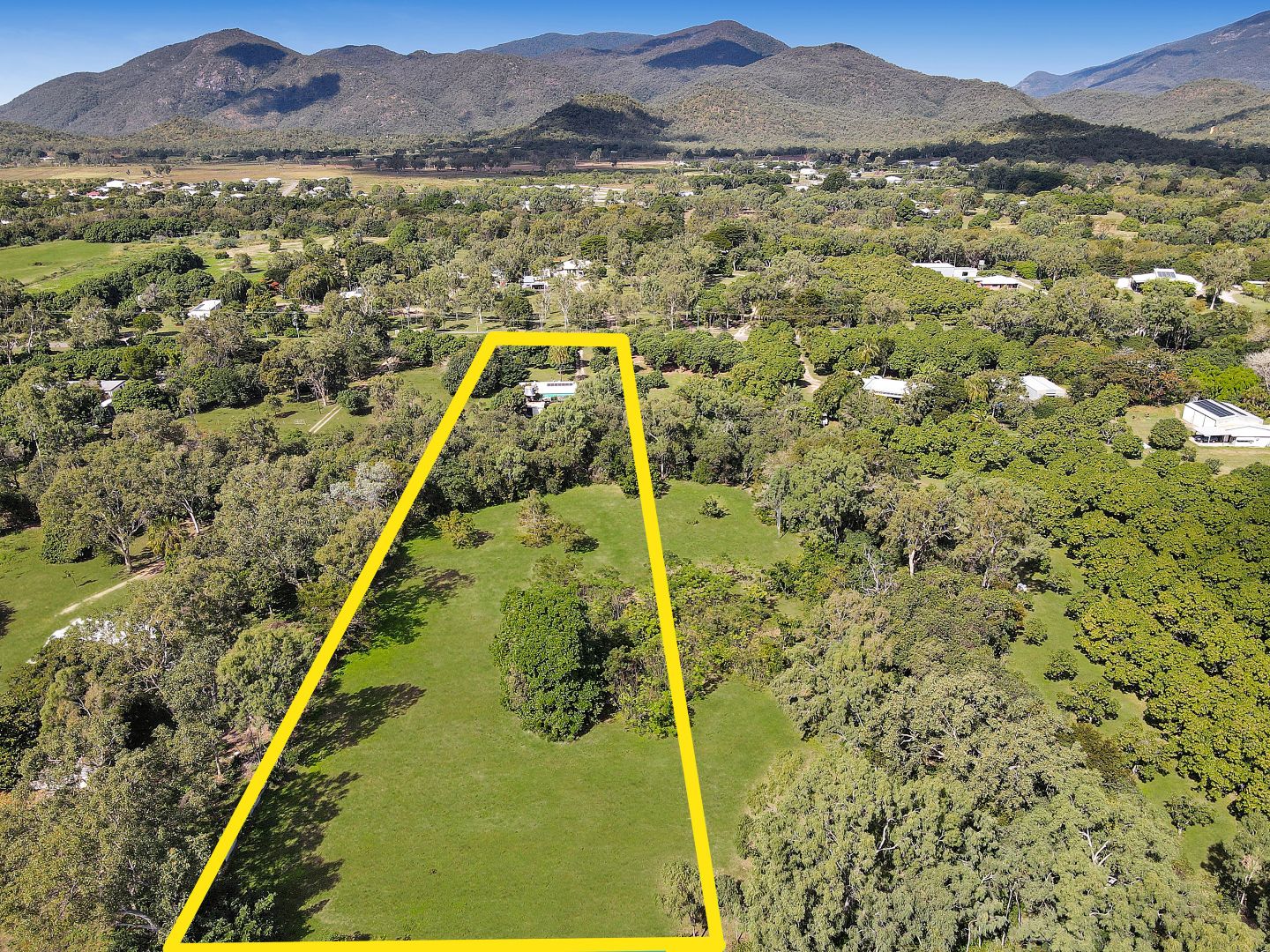 16 Alligator Creek Road, Alligator Creek QLD 4816, Image 1