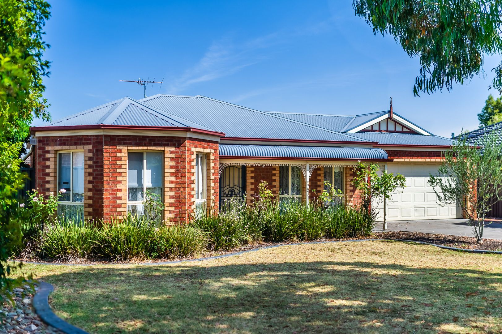 5 Strutt Place, Caroline Springs Property History & Address Research