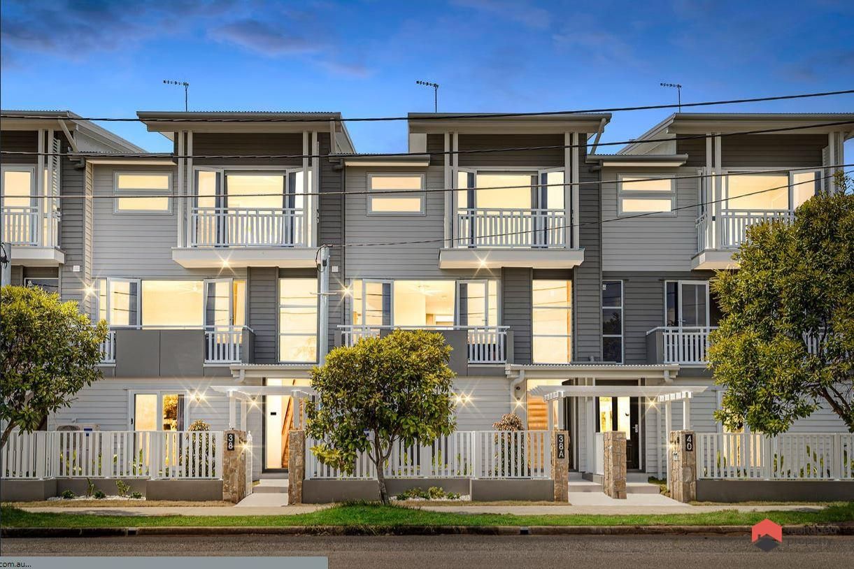 4 bedrooms Townhouse in 38A Hants Street HAMILTON QLD, 4007