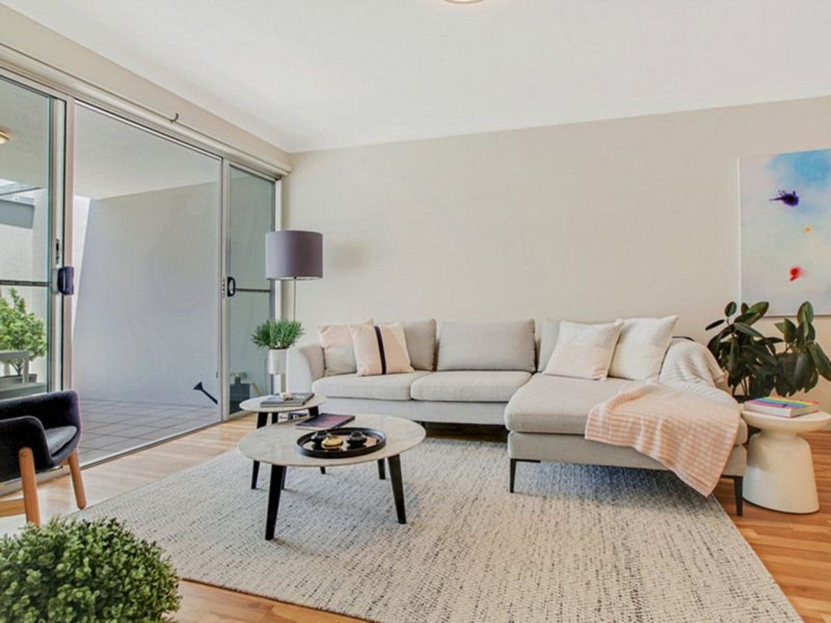 3 bedrooms Apartment / Unit / Flat in 37/10 Vernon Terrace TENERIFFE QLD, 4005