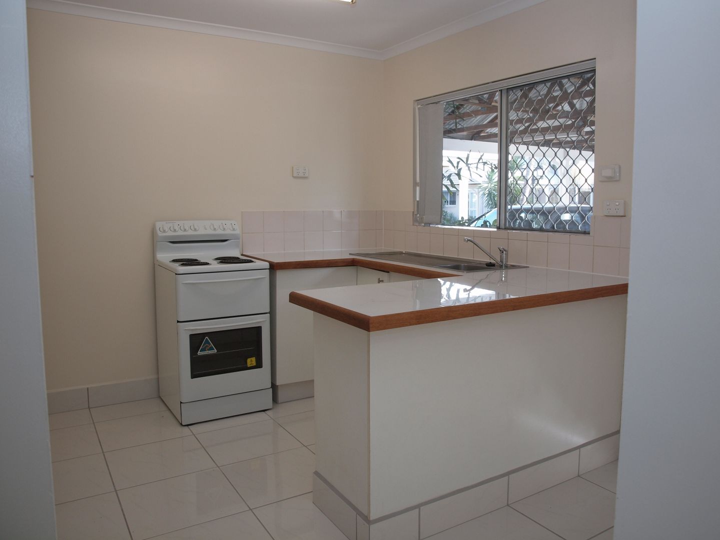 16/6-8 Cannon Street, Manunda QLD 4870, Image 2