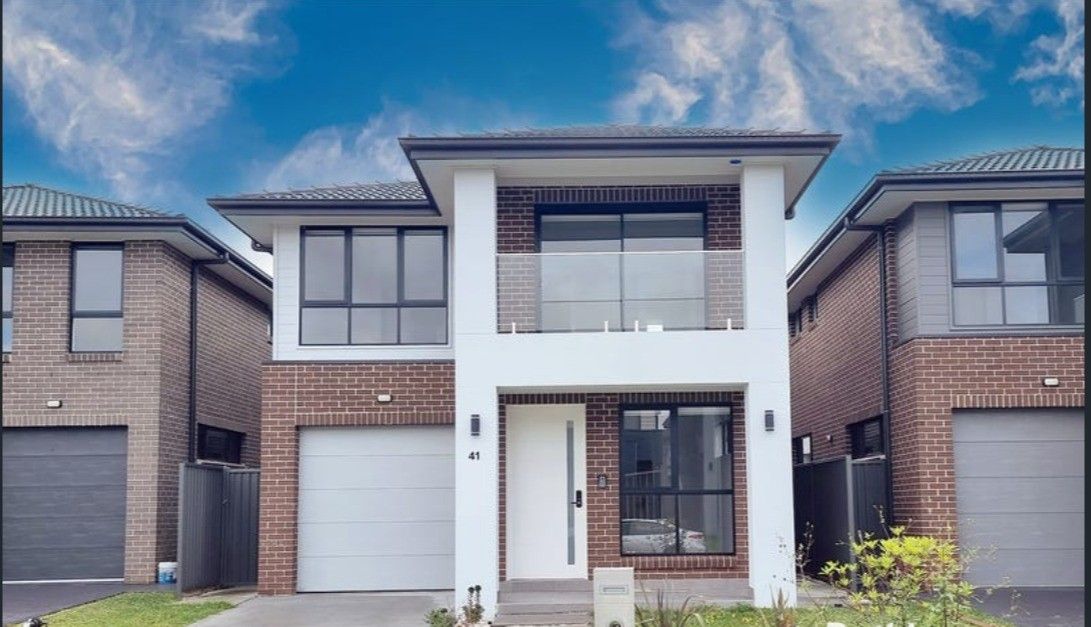 5 bedrooms House in  MARSDEN PARK NSW, 2765