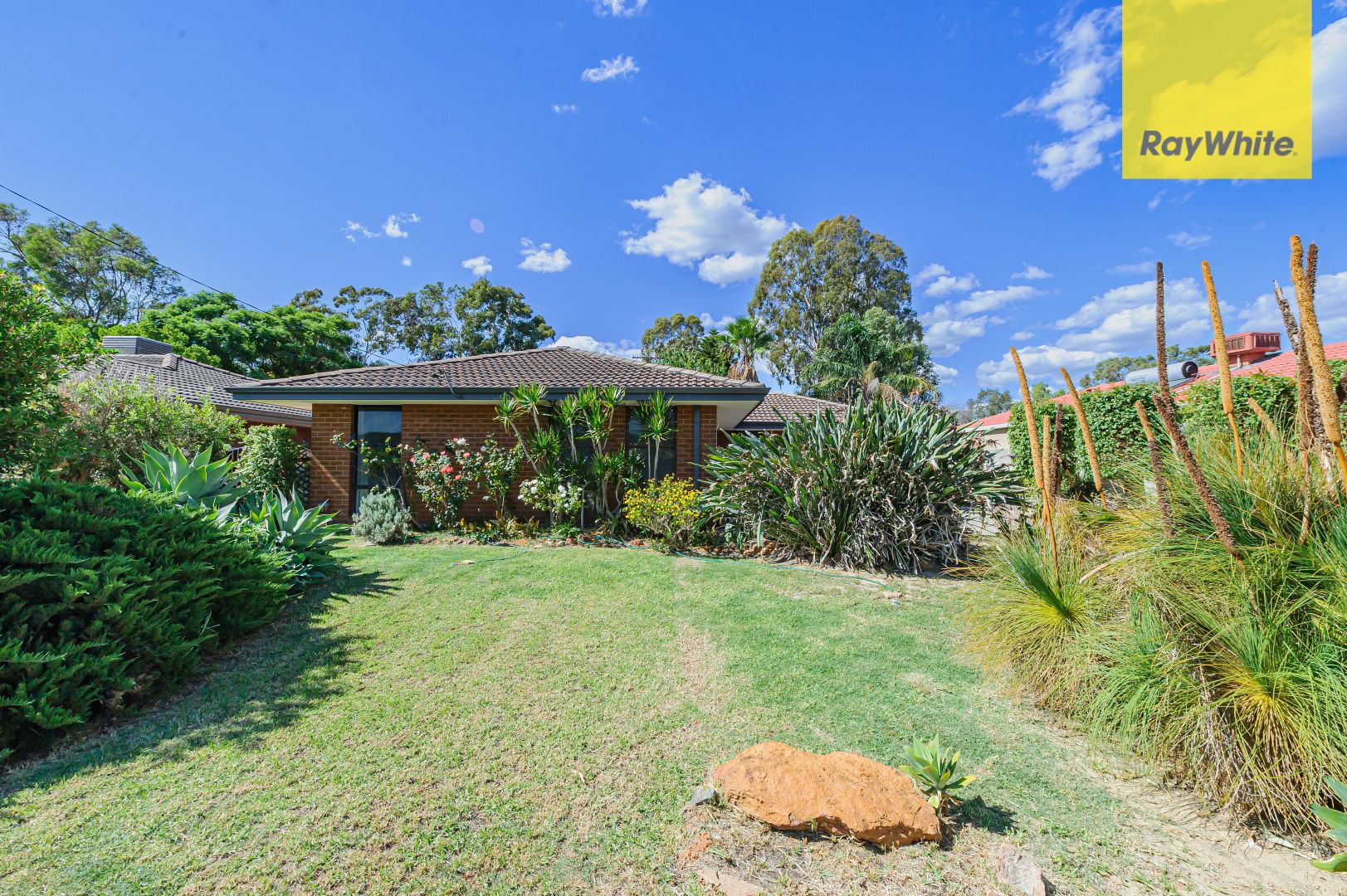 25 Calluna Way, Forrestfield WA 6058 House For Rent 600 Domain